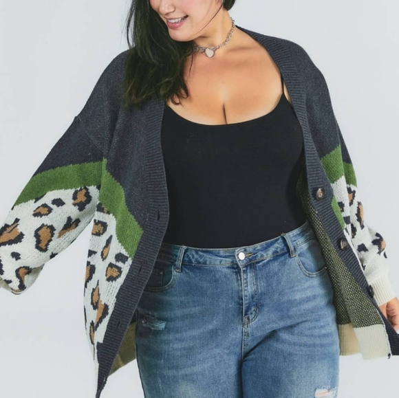 Davi & Dani Animal Print Cardigan - Picture 2 of 5